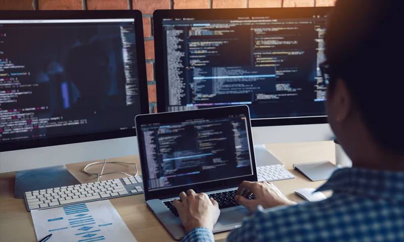 数据科学选型：R与Python如何赋能双桥区网站建设？